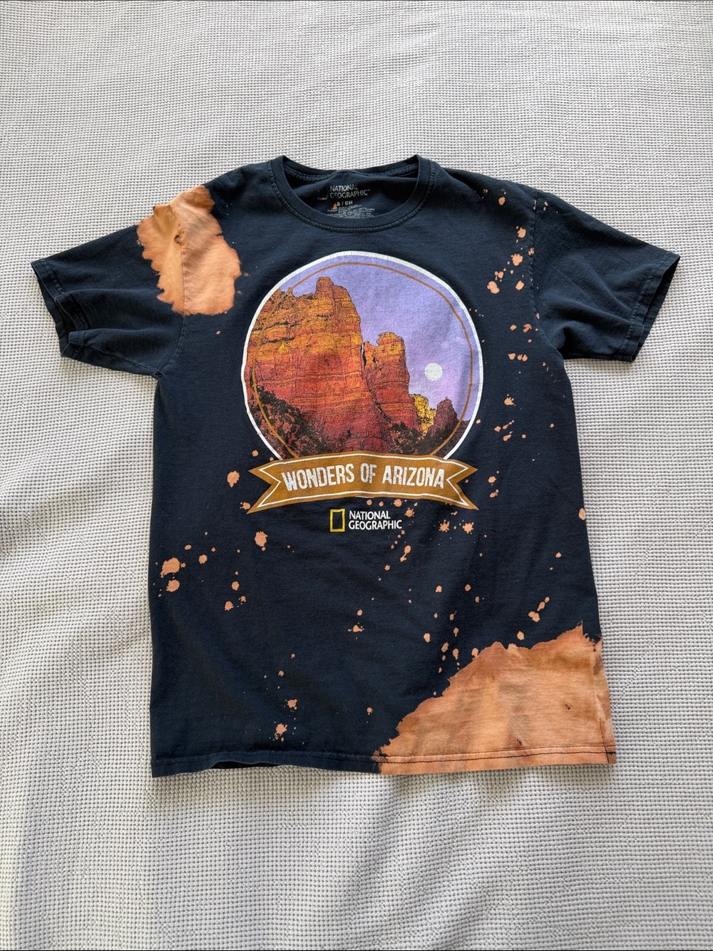 National Geographic 'Wonders of Arizona' Black Tee with Rust Splatter